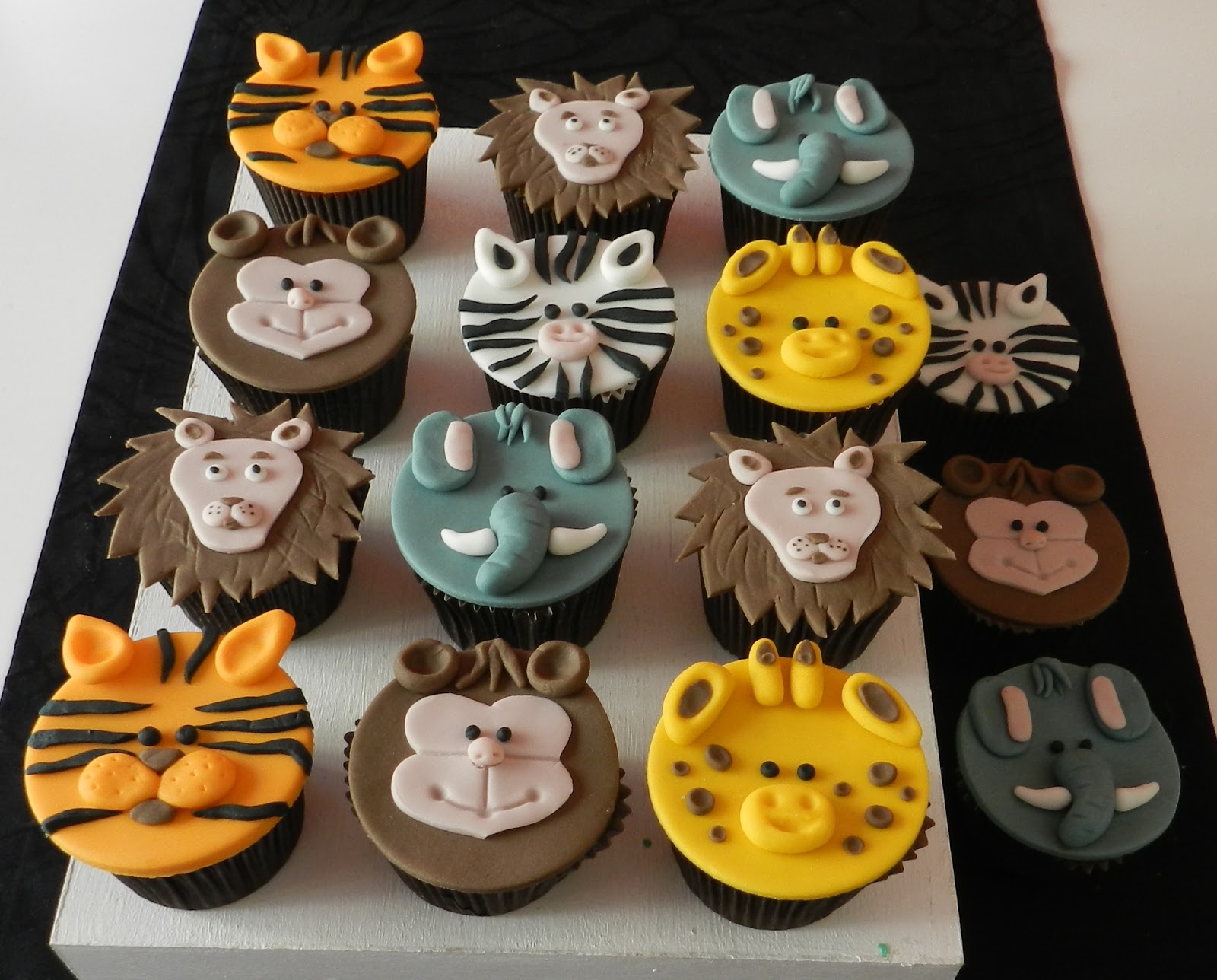 Cupcake Decorado Bichos Safari